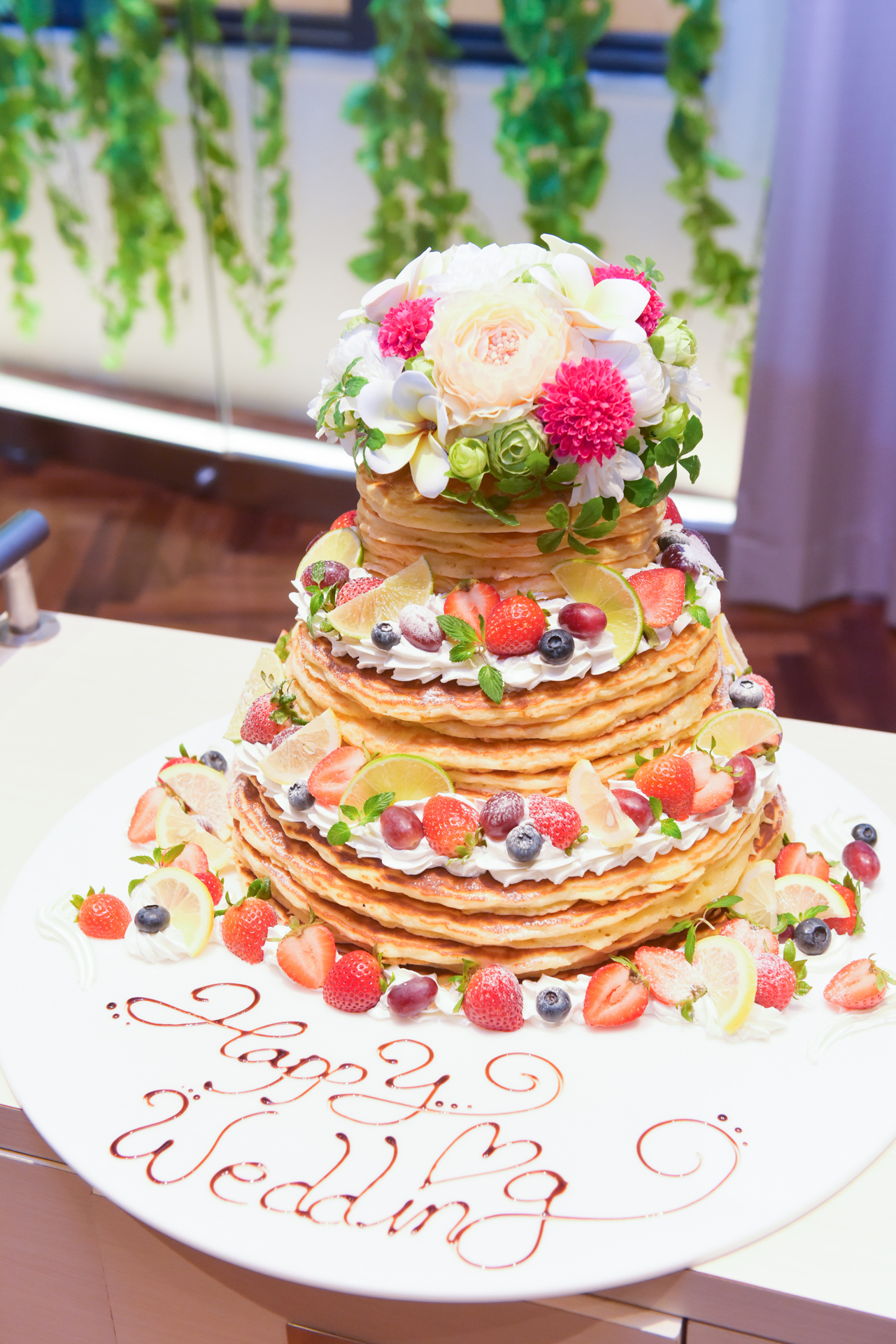 ケーキカットは可愛くおしゃれなウェディングパンケーキで スタッフブログ 舞浜で結婚式 ハワイアンウェディングなら プルメリアウェディング プチプラン