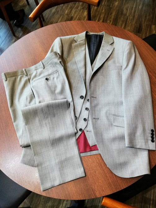 成人式用のスーツのご注文をお考えの方に簡単にご説明を！！横浜オーダースーツのナガサカ