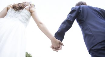オンライン同棲！初対面の翌日に結婚したカップルの話