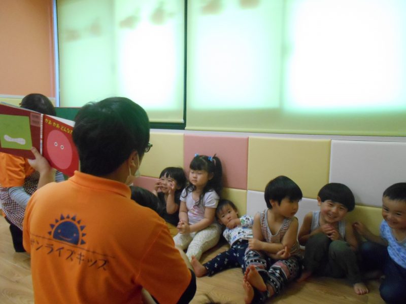 ?絵本読み聞かせ風景?