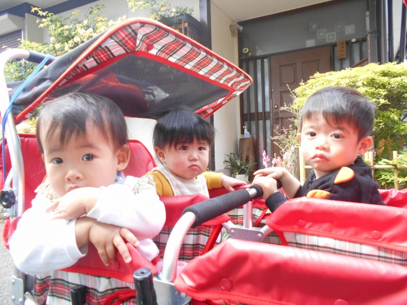 座て落ち着いて遊ぶ(^^♪