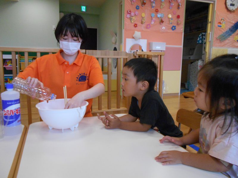 ひんやり感触遊びきもちいいね