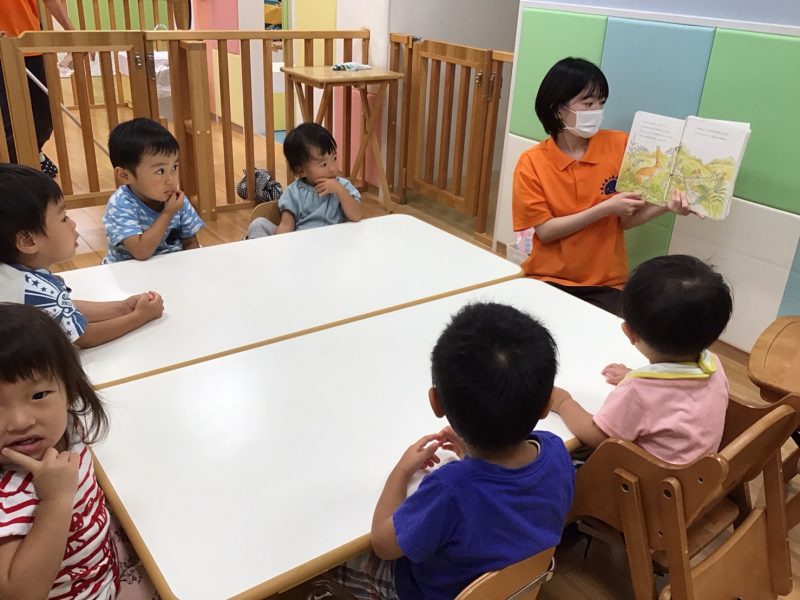 読み聞かせプログラム　「おともだちになってくれる？」