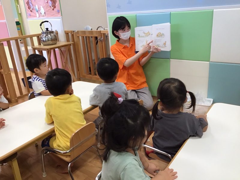 読み聞かせプログラム　　「おともだちになってくれる？」