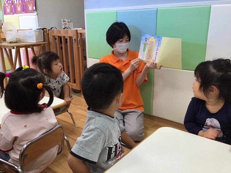 読み聞かせプログラム　「おとうさんがねるときは」