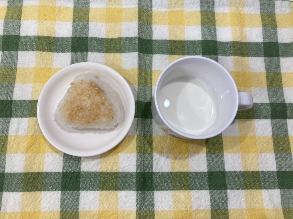 8月15日(火)の給食・おやつ