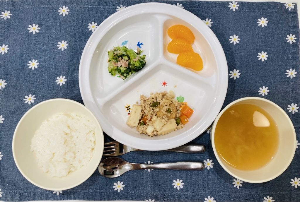 11月20日(月)の給食・おやつ