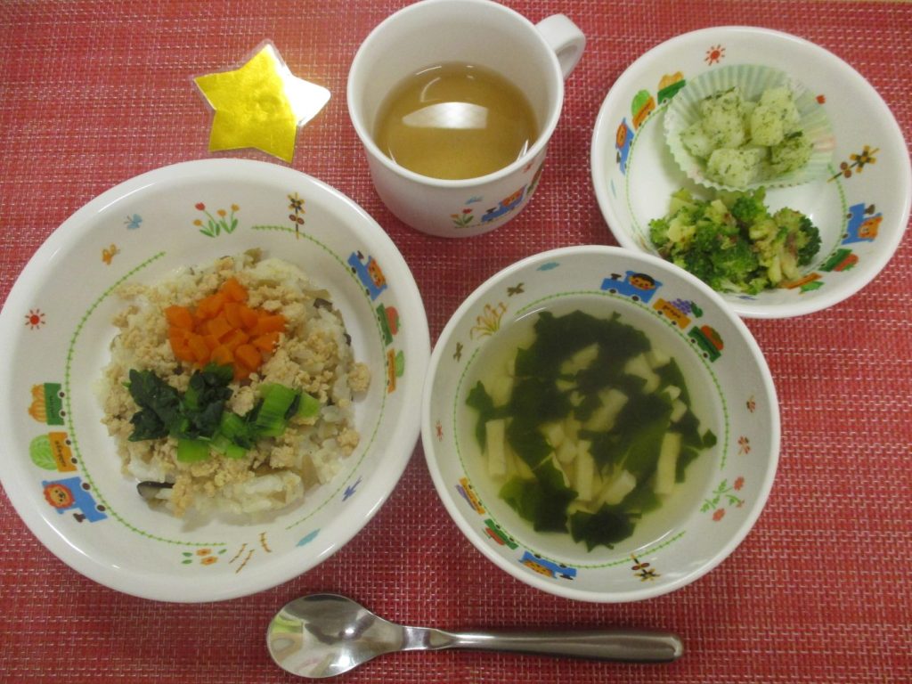 【3月31日㈪の給食・おやつ】
