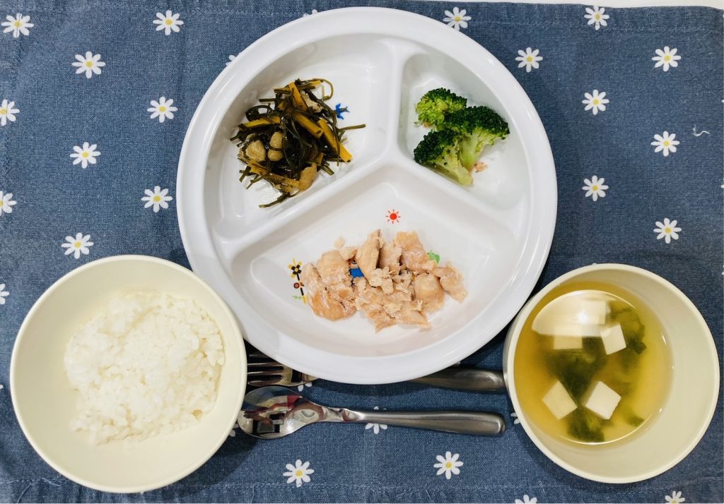11月14日(火)の給食・おやつ