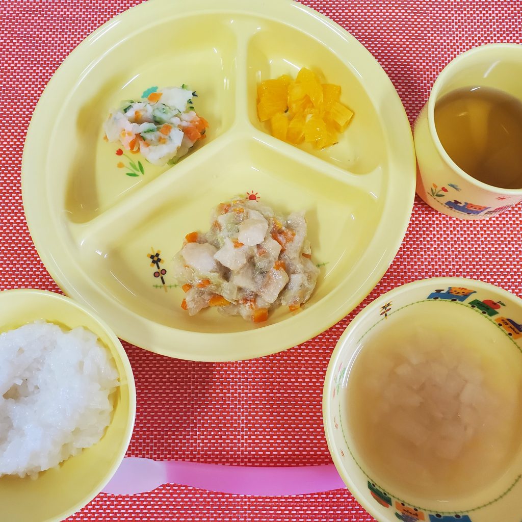 11月18日(金)の給食・おやつ