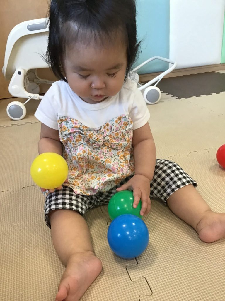 園ブログ   ♡お部屋での様子＆トマト?の収穫をしました！