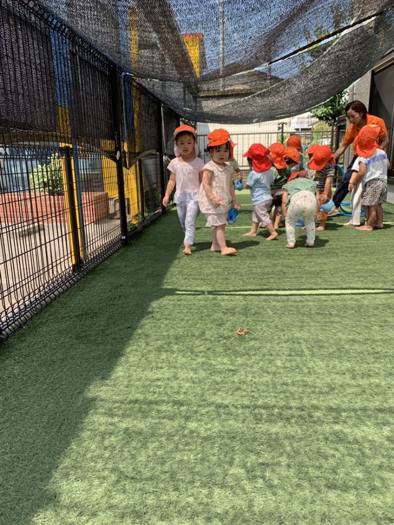 園ブログ　水あそび真っ盛りです。