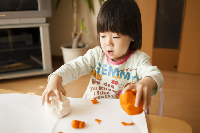 寒い日もおうちで賢くなる！脳がフル回転する『冬の室内遊び』7選