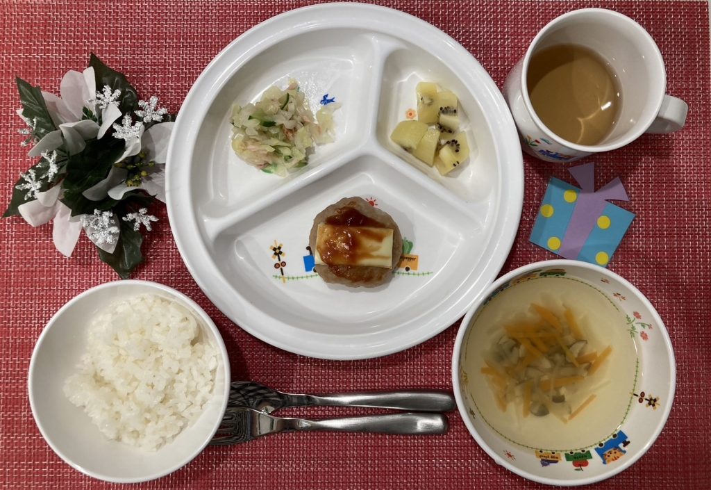 12月26日(火)の給食・おやつ【誕生日会】