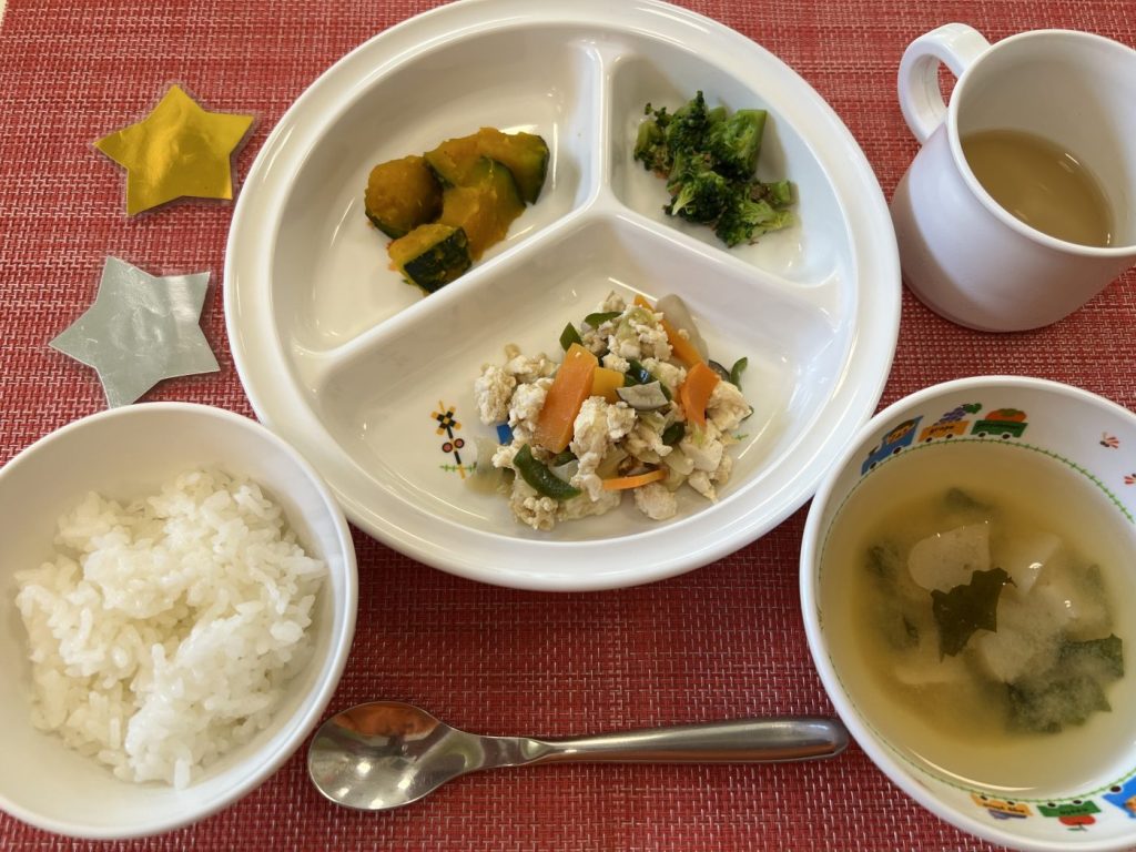 【10月7日㈪の給食・おやつ】