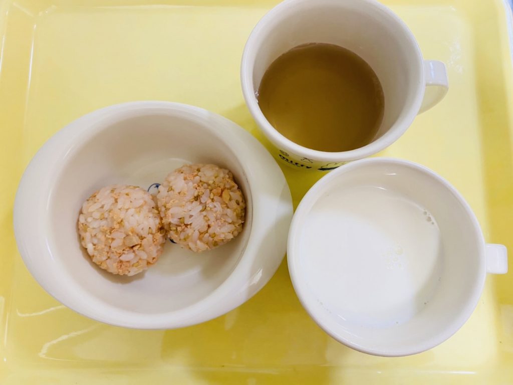 2月28日(火)の給食・おやつ