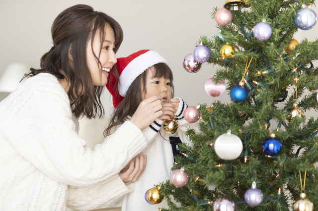 クリスマスツリーを一緒にかざろう