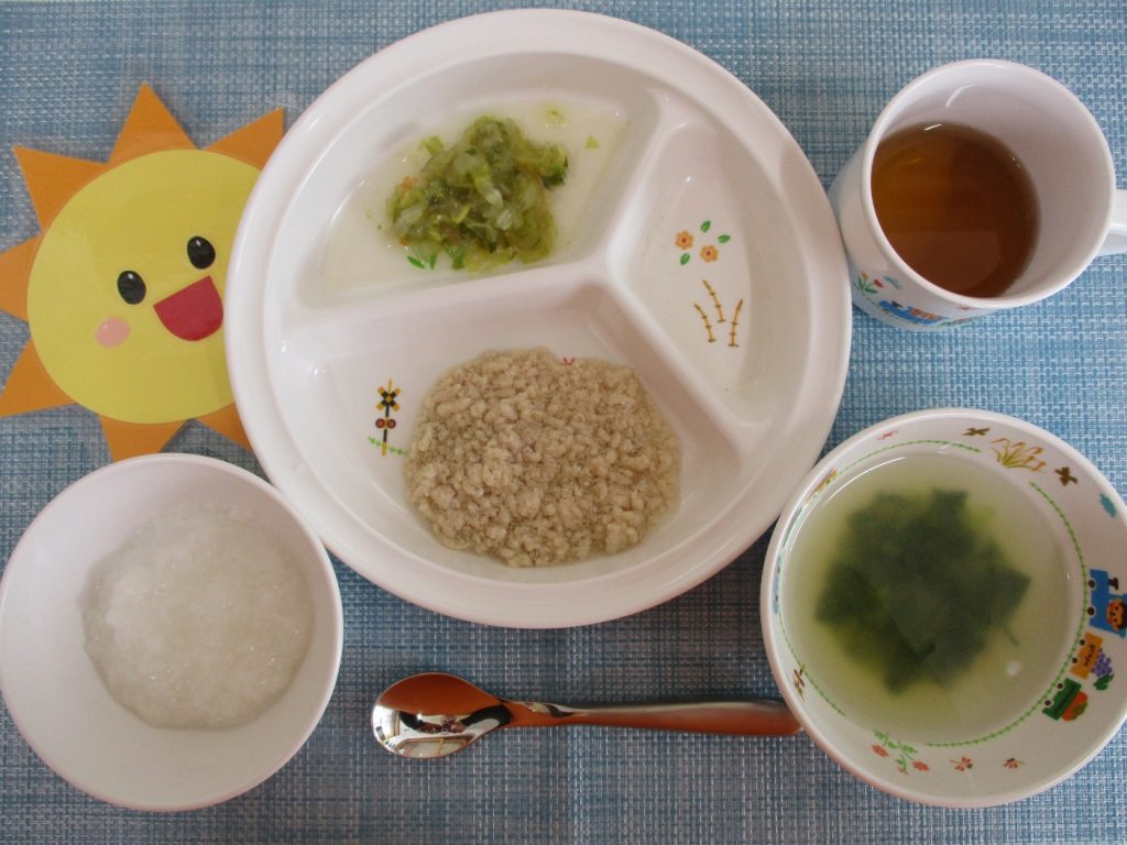 【４月８日(月)の給食・おやつ】