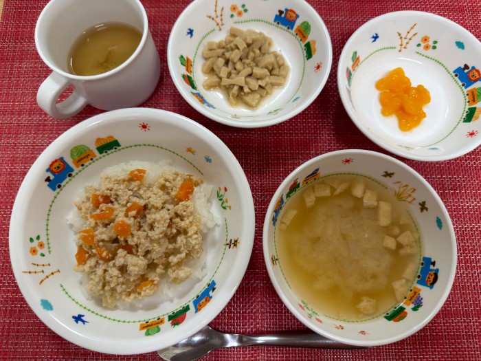 【4月13日㈪の給食・おやつ】