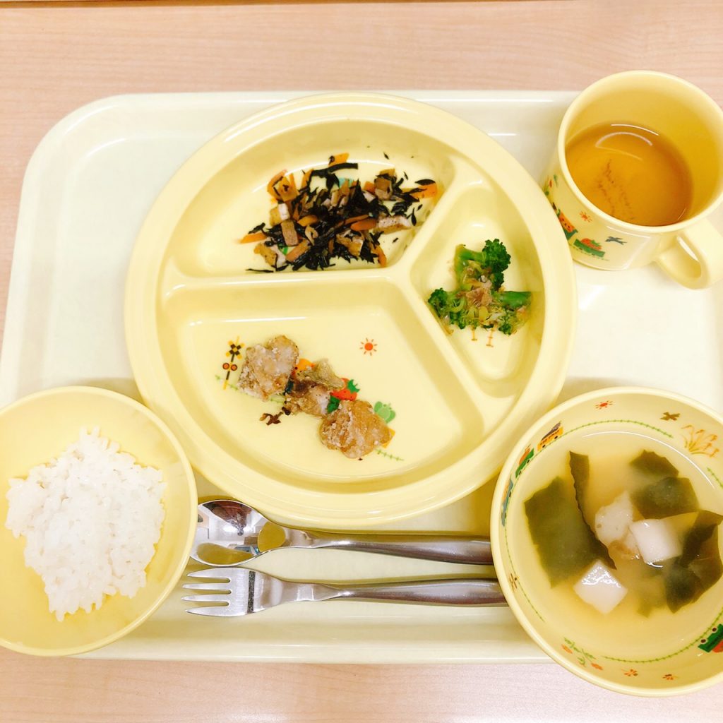 11月13日(金)の給食・おやつ