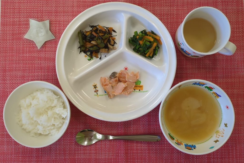 【9月28日㈯の給食・おやつ】