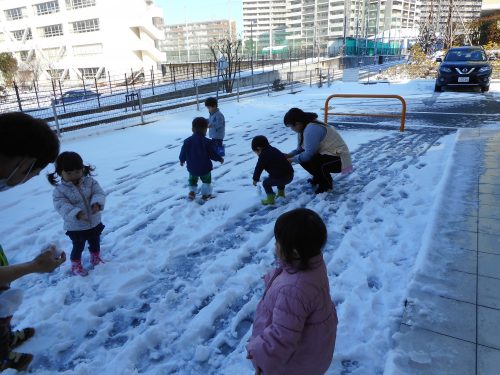 小規模奏の杜園にて「みんな元気に雪遊びをしました」