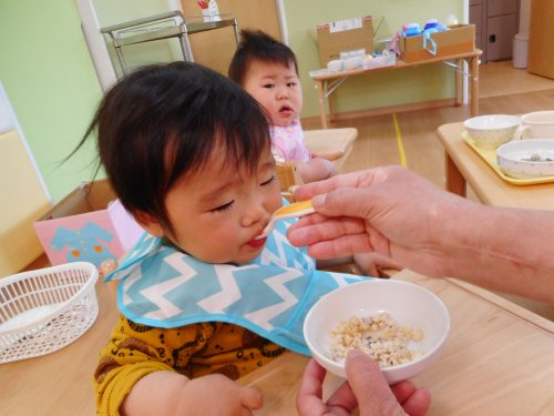 【小規模保育奏の杜園】みんなでたのしいお給食です