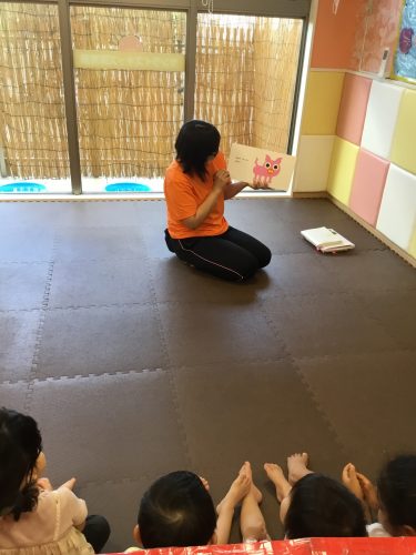 ?今週の絵本読み聞かせプログラム?