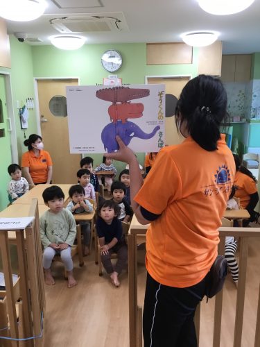 ?絵本の読み聞かせ