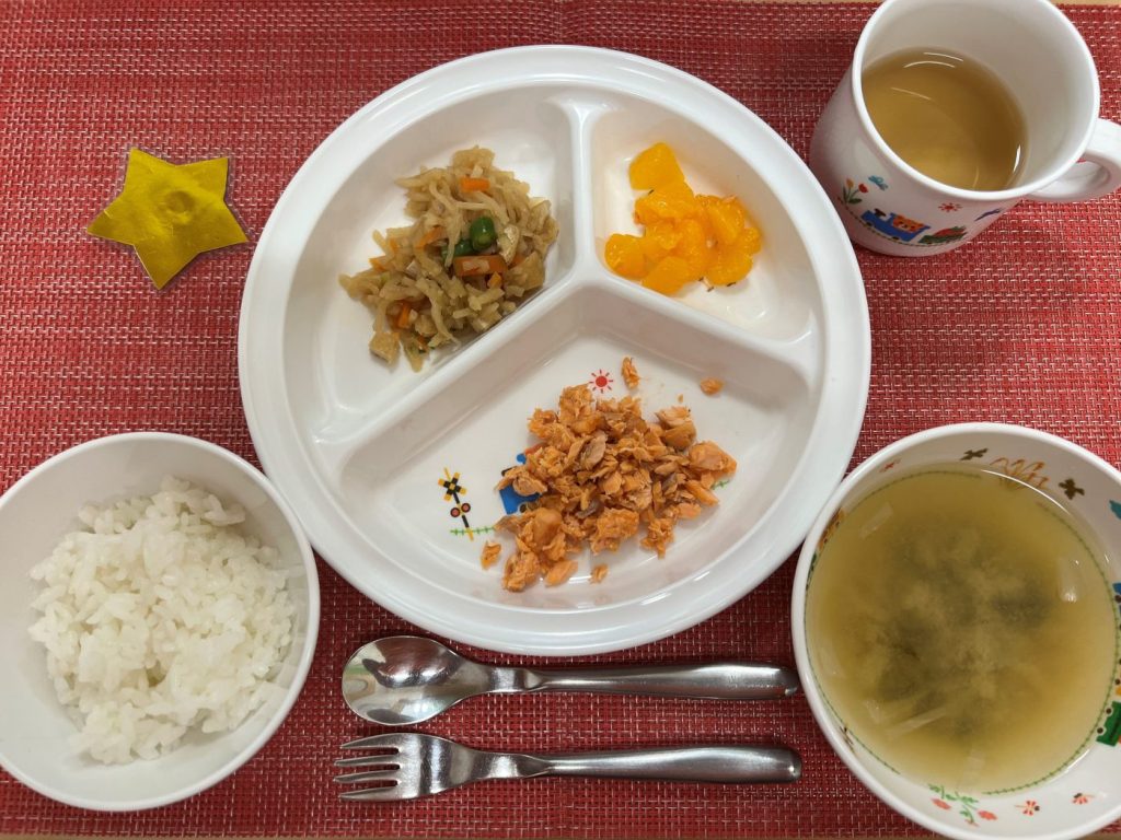 【12月10日㈫の給食・おやつ】