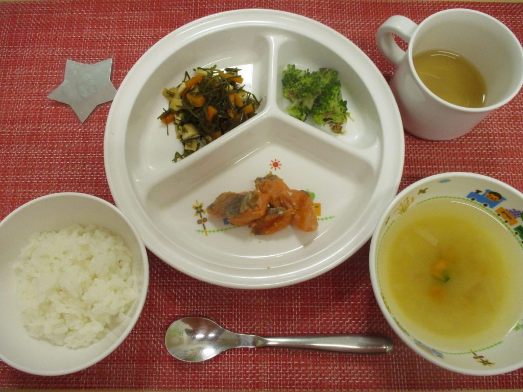 【8月2日(金)の給食・おやつ】