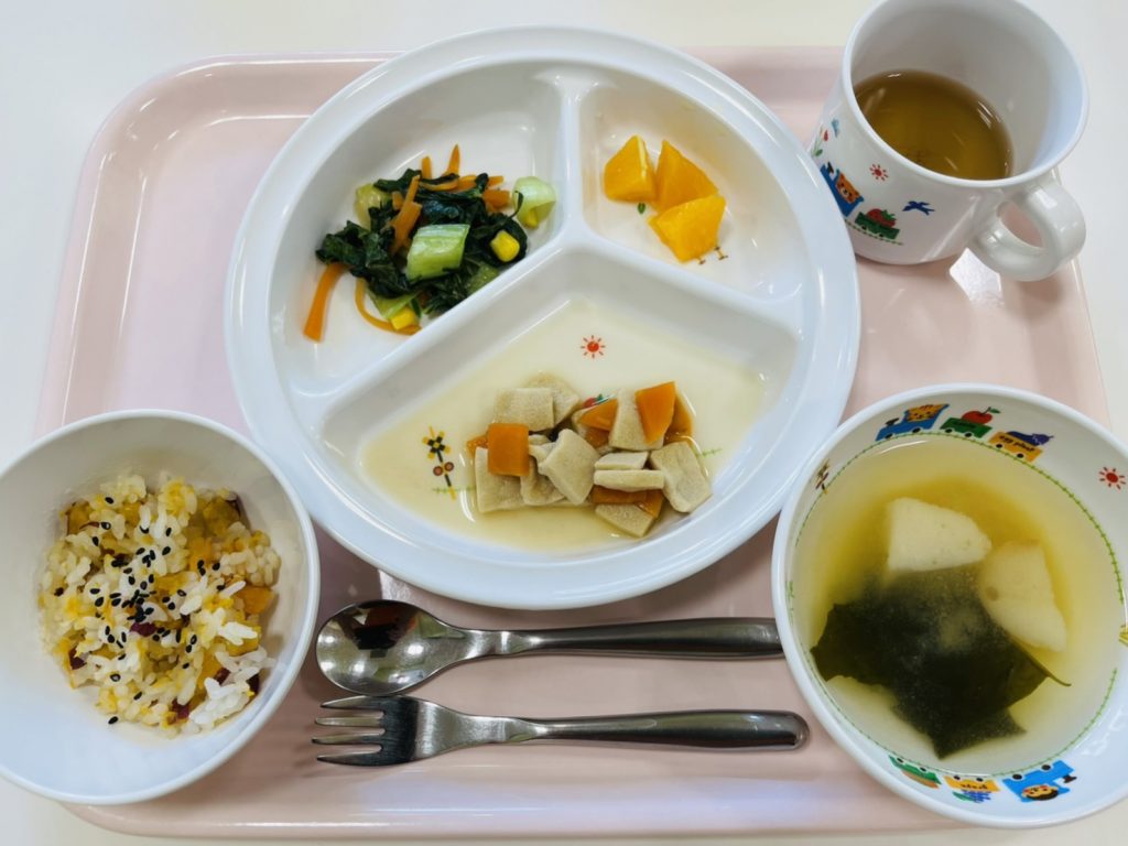 4月28日(金)の給食・おやつ