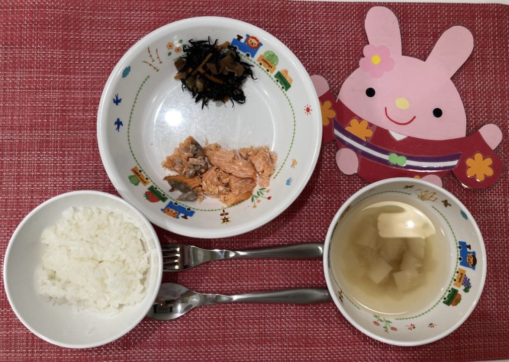 【4月27日㈯の給食・おやつ】