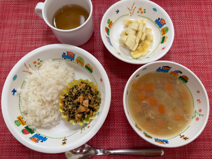 【1月8日㈭の給食・おやつ】