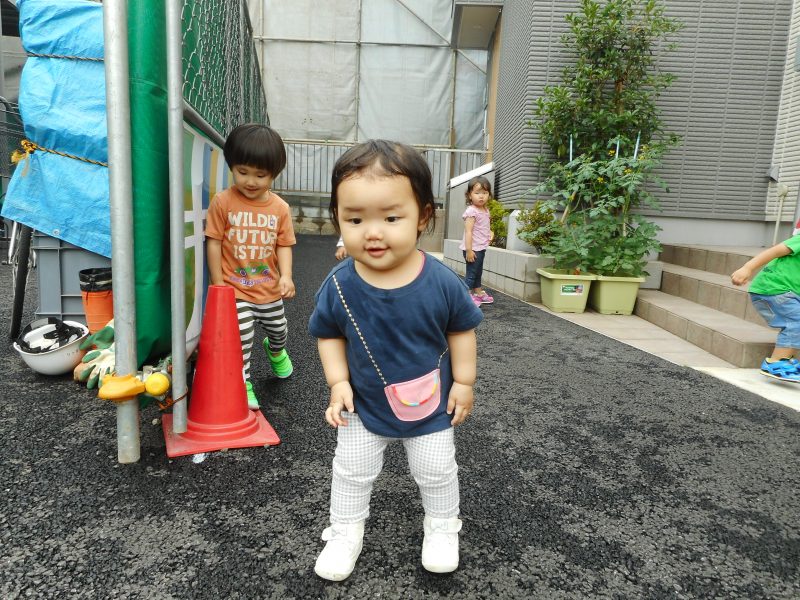 ６月２１日（木）２才児さんミニトマトの見に行きました