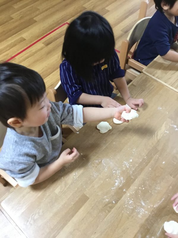 コネコネ、ぎゅっぎゅっ♪