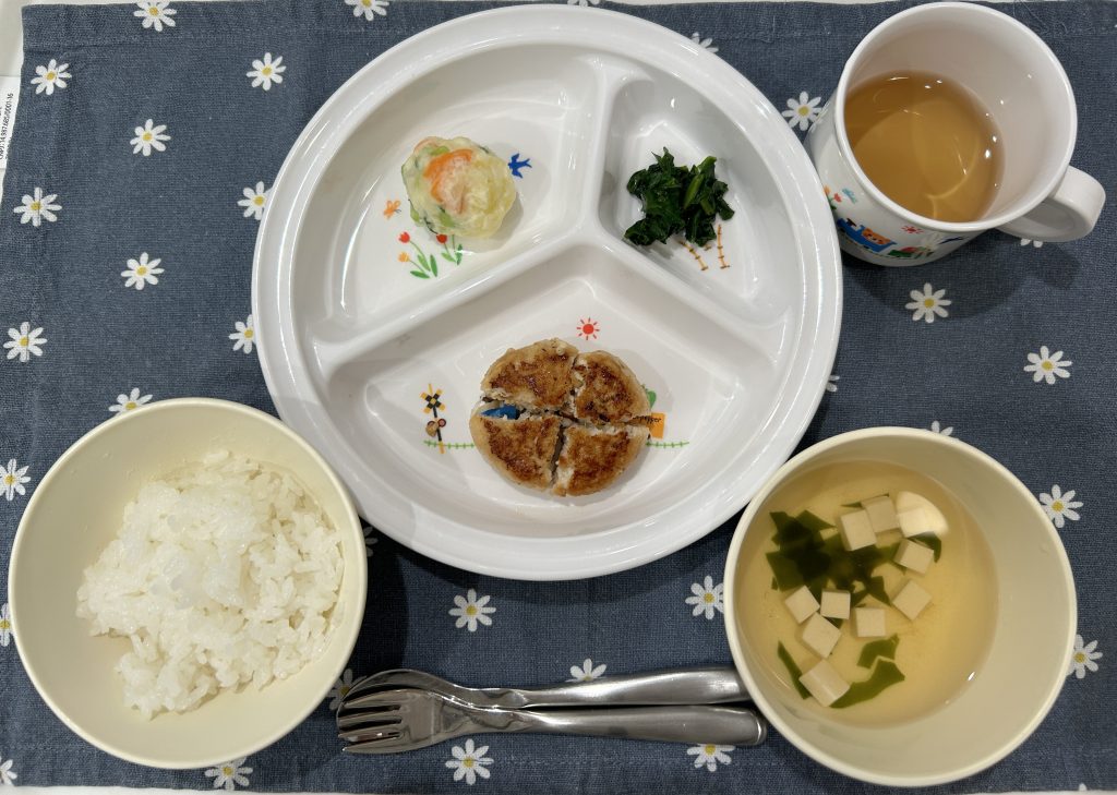 8月28日(月)の給食・おやつ