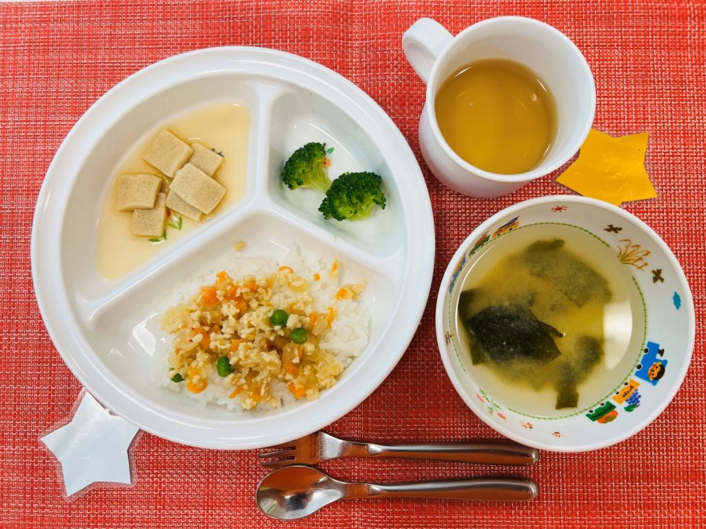 【4月30日㈫の給食・おやつ】