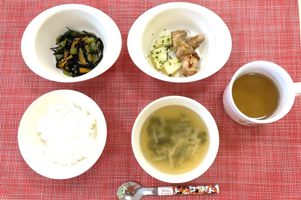 【5月18日㈯の給食・おやつ】