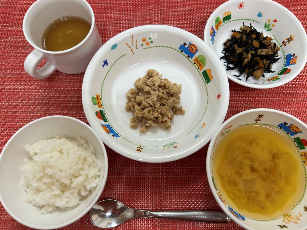 【9月26日㈮の給食・おやつ】