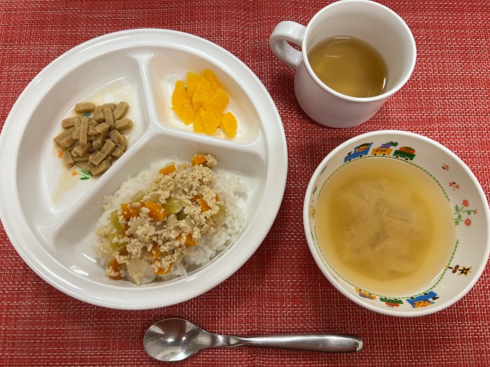 【10月20日㈪の給食・おやつ】