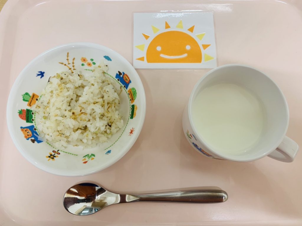 8月3日(水)の給食・おやつ