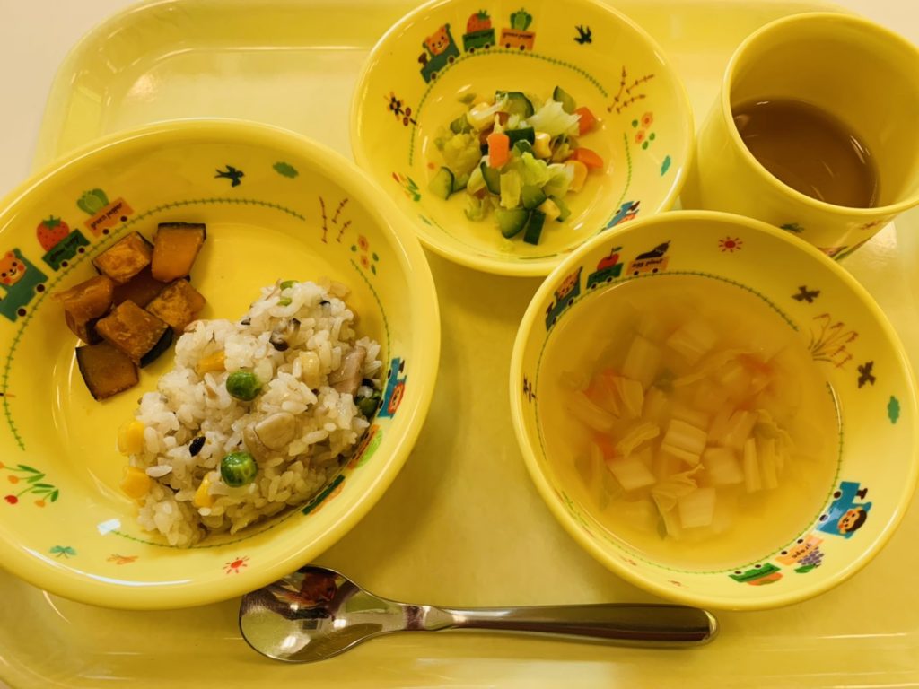 11月26日(土)の給食・おやつ