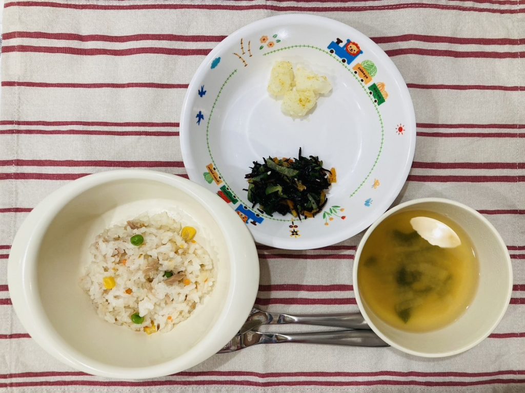 11月18日(土)の給食・おやつ