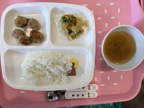 ８月２３日のお給食です