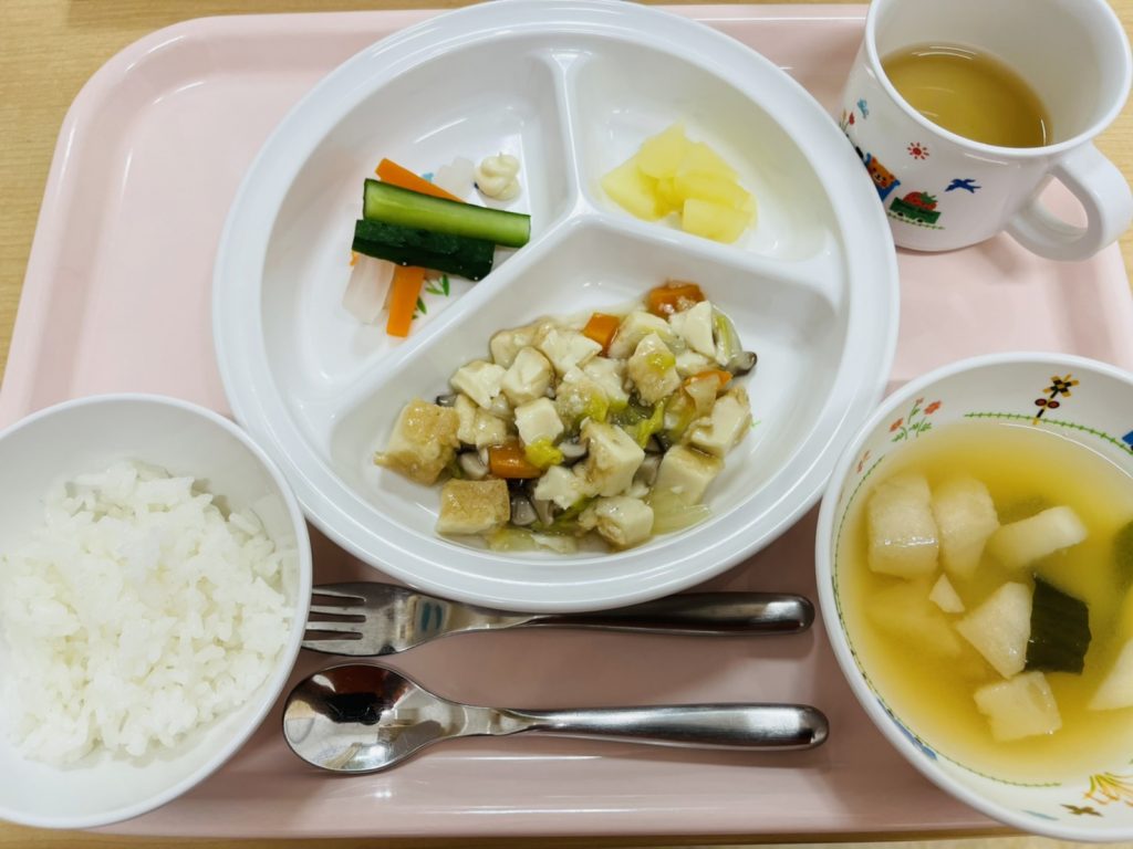 1月16日(月)の給食・おやつ