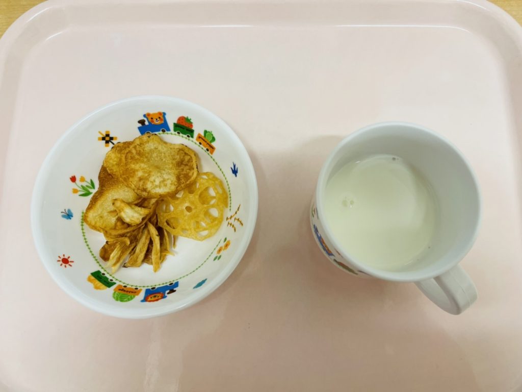 8月19日(土)の給食・おやつ