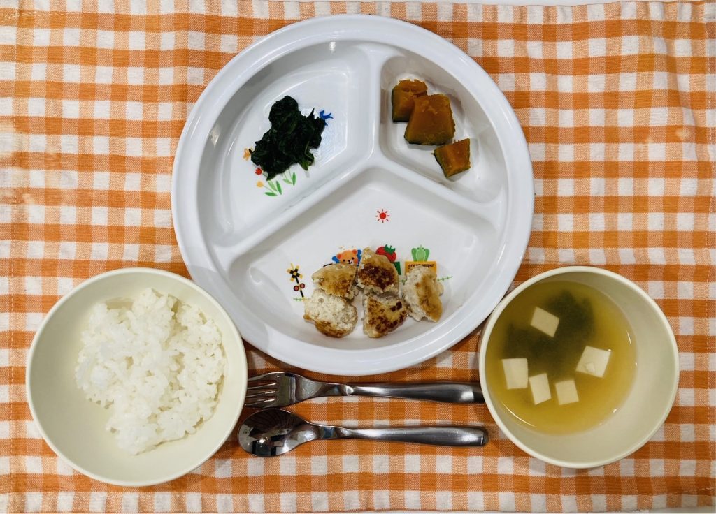 11月13日(月)の給食・おやつ