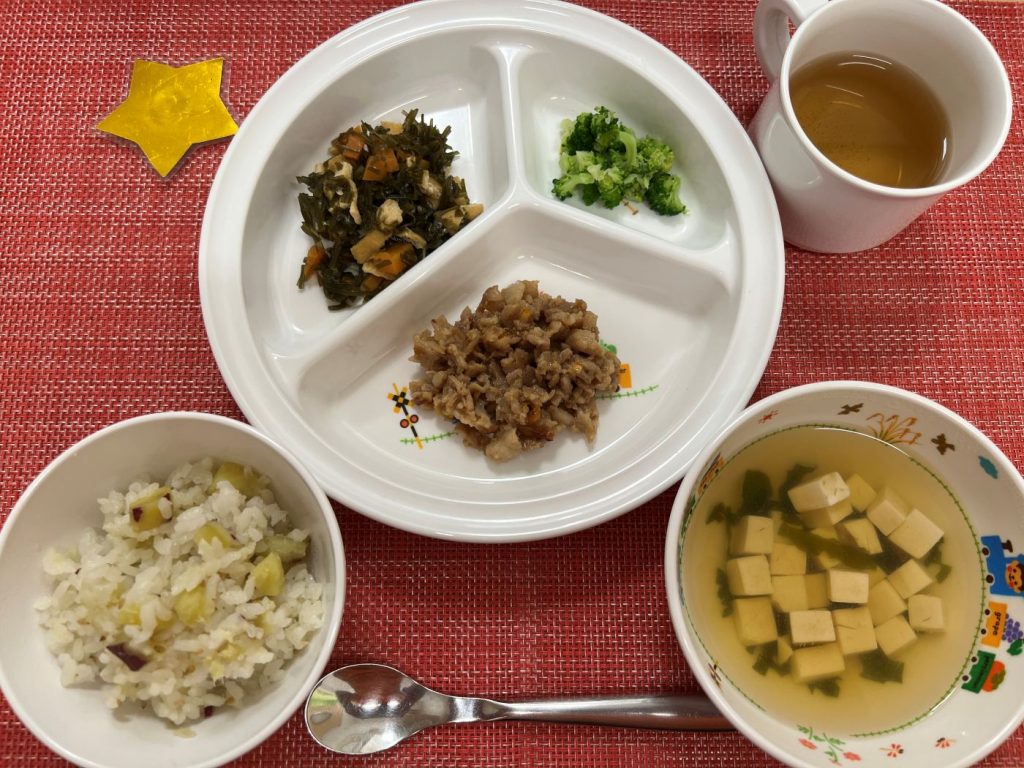 【11月7日㈮の給食・おやつ】