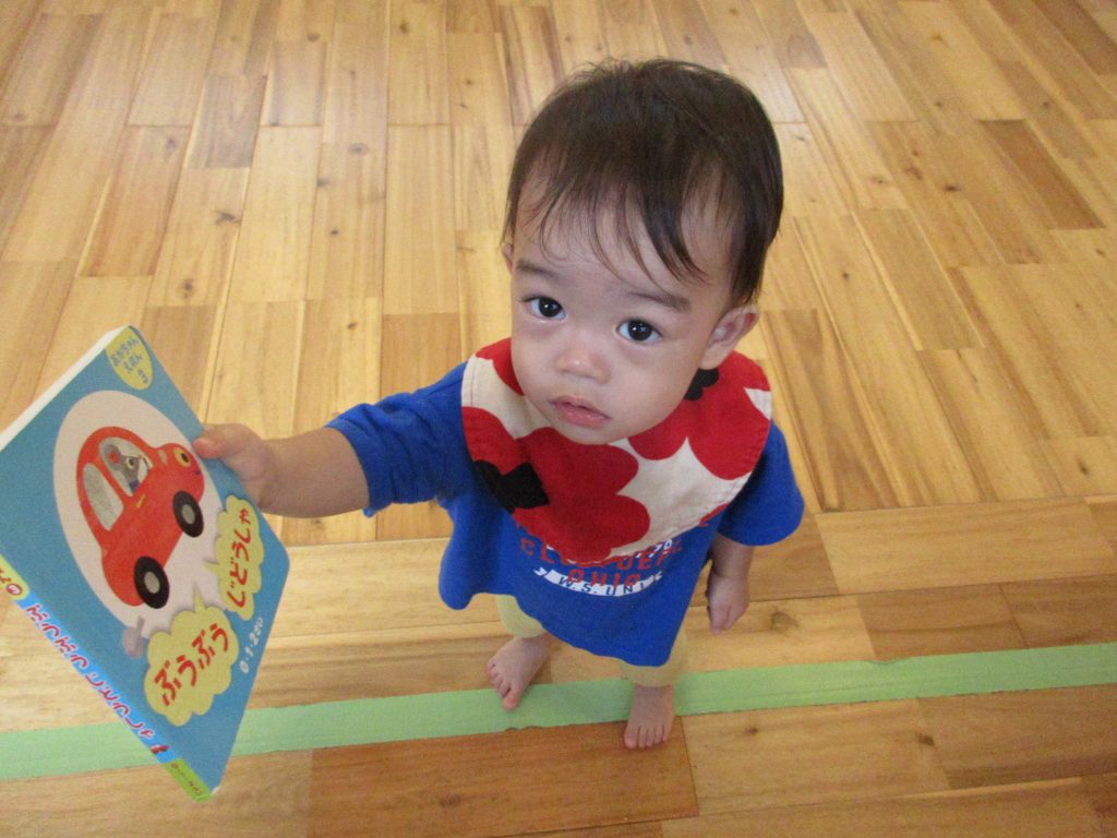 絵本「ぴかぴかどんぐり」